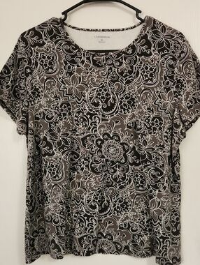 croft & barrow Black and Taupe Floral Paisley Short Sleeve Tee